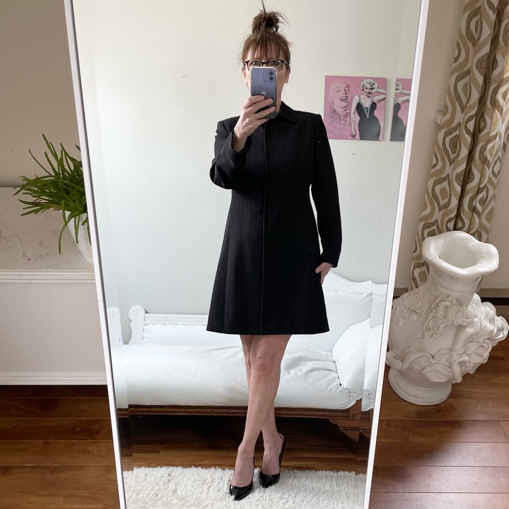 TAHARI BLACK RED PINSTRIPE COAT TIMELESS MINIMALIST VINTAGE POCKETS SNAPS